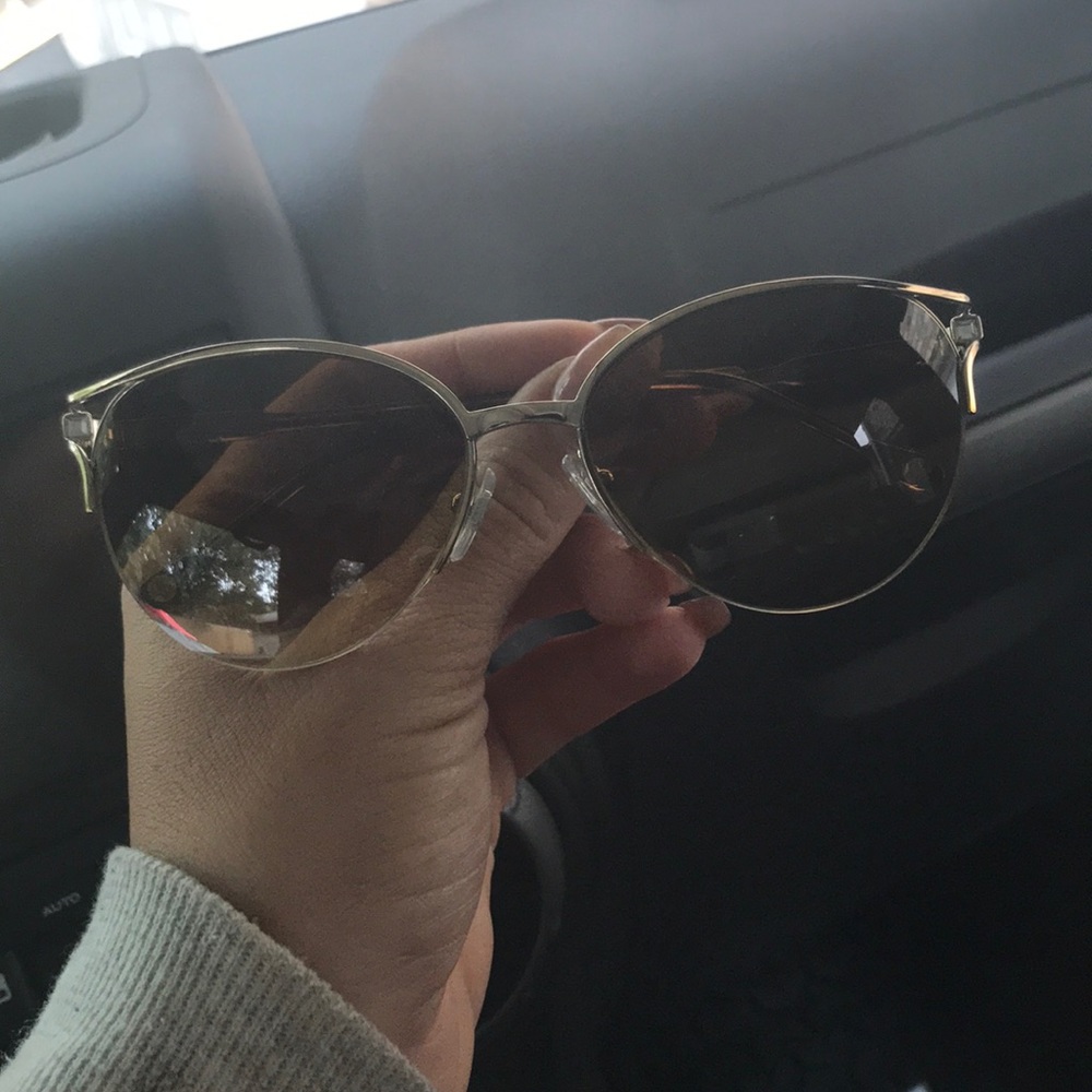 Versace sunglasses 🕶 - Picture 4 of 8
